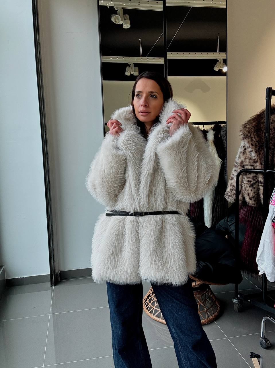 Manteau Fausse Fourrure  –  Intense & Volume Oversize Blanc Cassé - Fenomen Paris